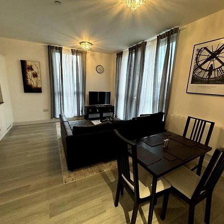 Cozy Bracknell Apartment With Modern Amenities Luaran gambar